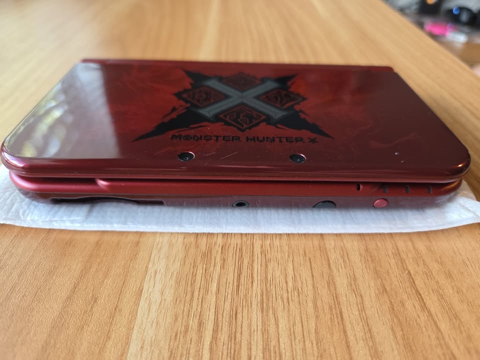 New Nintendo 3DS LL Monster Hunter X | Edición Especial Azul y Roja | Costa Rica