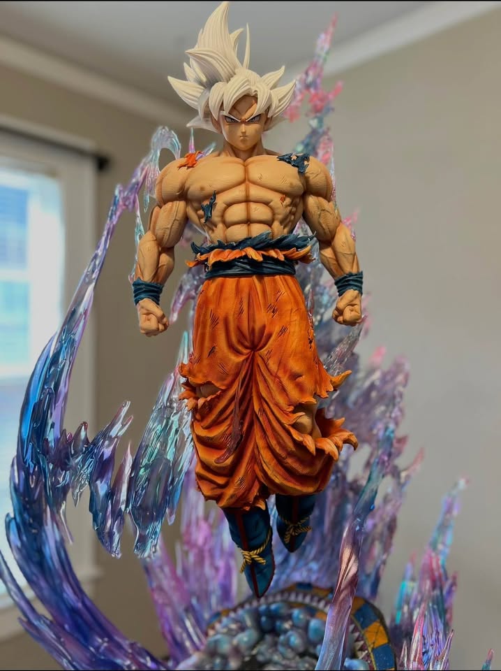 Estatuilla Dragon Ball Super | Goku Ultra Instinto | Last Sleep Studio | Estatua de Resina 1/4