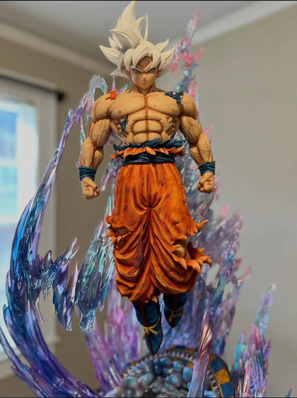 Estatuilla Dragon Ball Super | Goku Ultra Instinto | Last Sleep Studio | Estatua de Resina 1/4