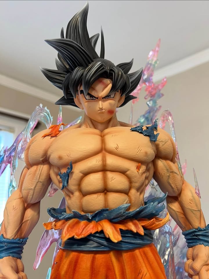 Estatuilla Dragon Ball Super | Goku Ultra Instinto | Last Sleep Studio | Estatua de Resina 1/4