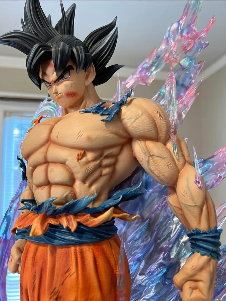 Estatuilla Dragon Ball Super | Goku Ultra Instinto | Last Sleep Studio | Estatua de Resina 1/4