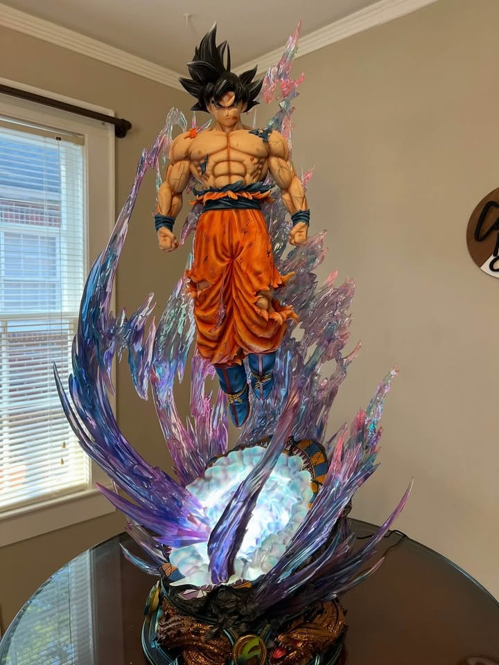 Estatuilla Dragon Ball Super | Goku Ultra Instinto | Last Sleep Studio | Estatua de Resina 1/4