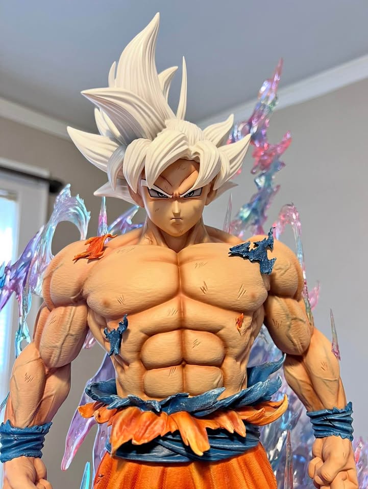 Estatuilla Dragon Ball Super | Goku Ultra Instinto | Last Sleep Studio | Estatua de Resina 1/4
