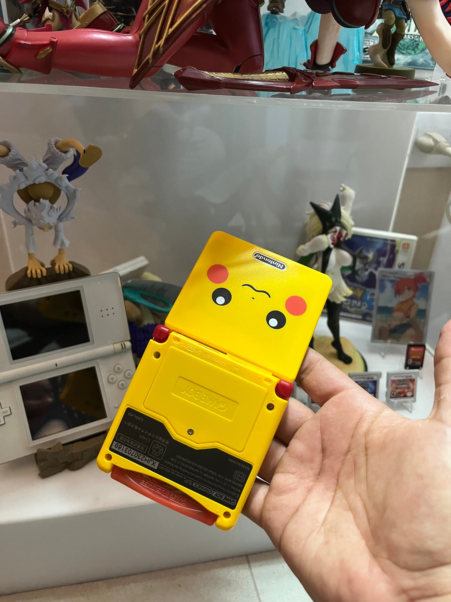 Dim Gray Game Boy Advance SP con Pantalla IPS – Pikachu Edition | Edición Limitada | Consola Retro Costa Rica