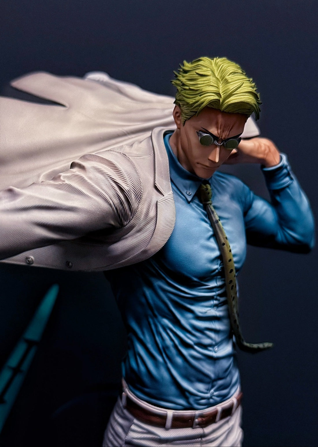 Estatuilla Jujutsu Kaisen | Kento Nanami | Veyra Studio | Tienda Anime | Tico Ofertas
