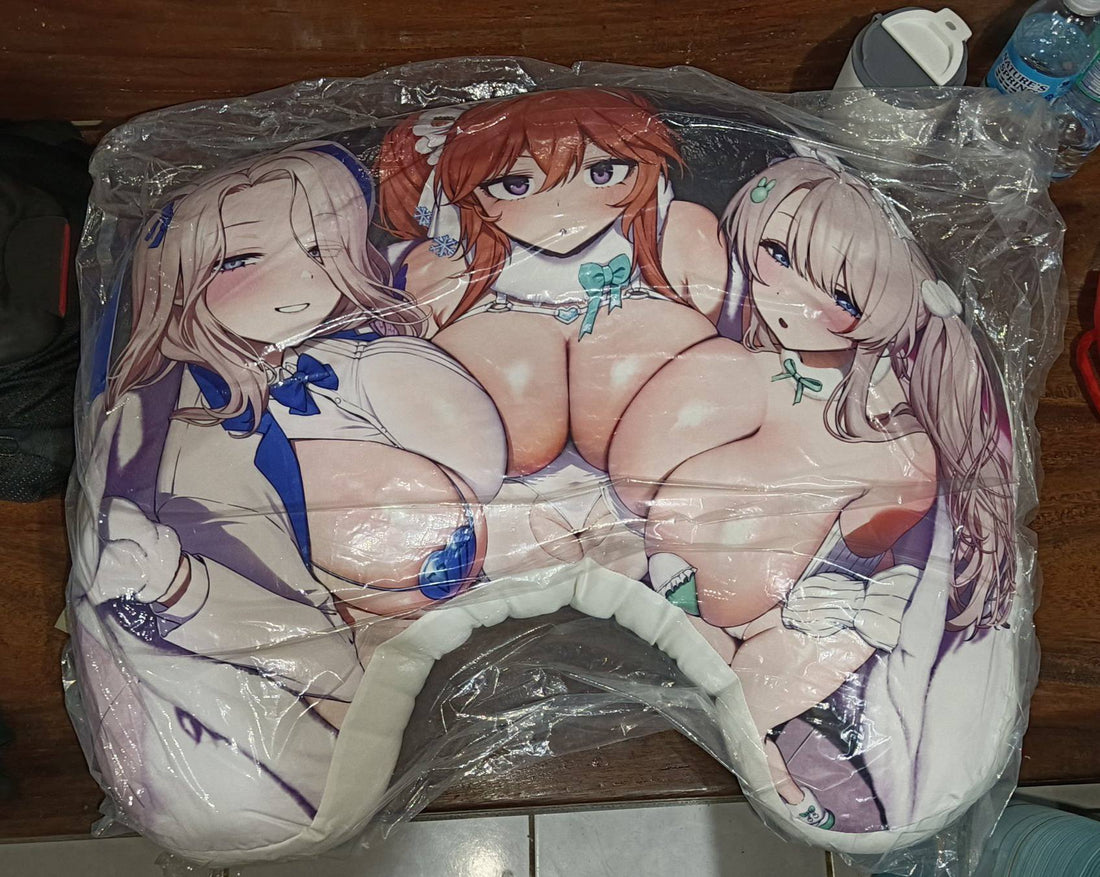Combo Otaku Premium – Almohada Brown Dust II + Print Anime Decorativo Tienda Anime Costa Rica