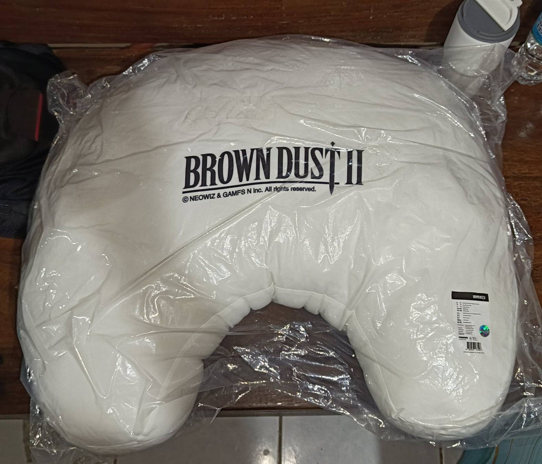 Combo Otaku Premium – Almohada Brown Dust II + Print Anime Decorativo Tienda Anime Costa Rica