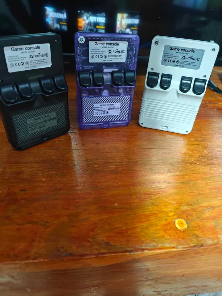Consola Portátil R36S 64GB con 15.000 Juegos Retro | Costa Rica Tico Ofertas