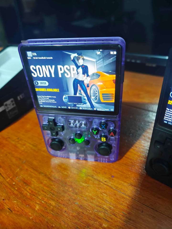 Consola Portátil R36S 64GB con 15.000 Juegos Retro | Costa Rica Tico Ofertas