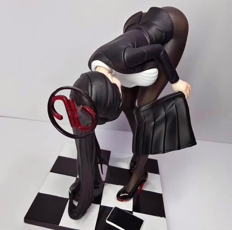 Estatuilla Anime Coleccionable 18cm – Edición Limitada Estilo Exclusivo CROWN Studio