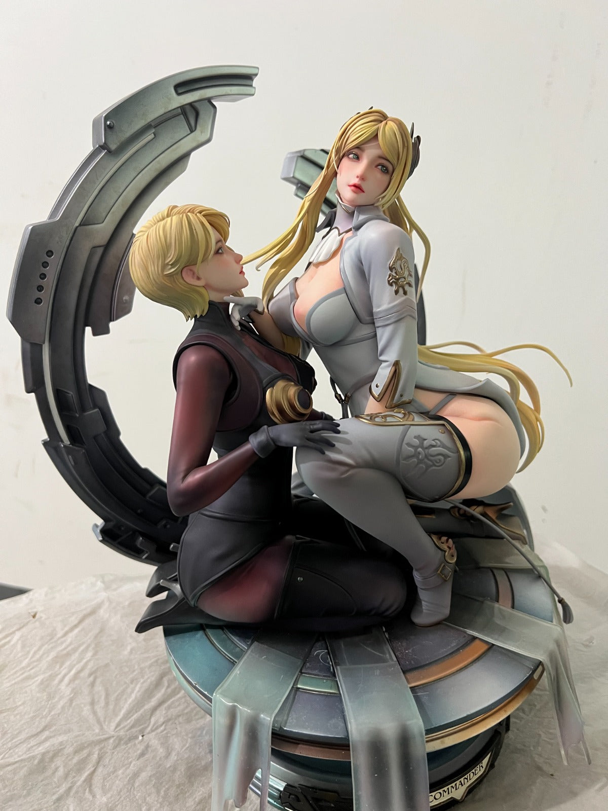 Estatuilla NieR:Automata | YoRHa Commander x Operator 6O | Thunder Studio | Tienda Anime | Tico Ofertas Thunder Studio