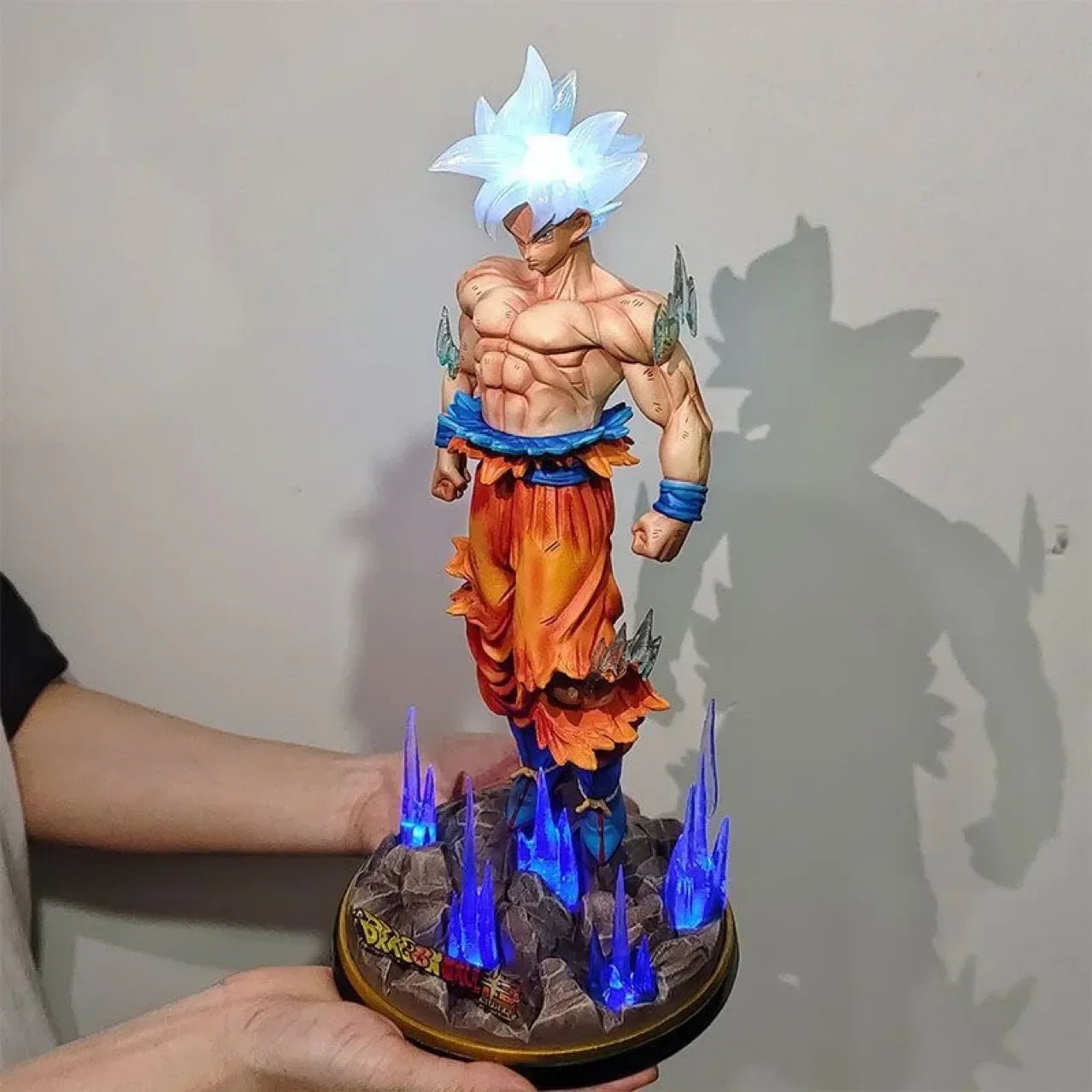 Figura Anime Dragon Ball 32cm - Goku Ultra Instinct Luminosa | Estatua de Acción PVC Coleccionable y Regalo de Navidad en Costa Rica - Tico Ofertas