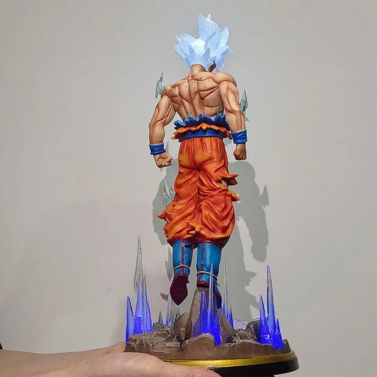 Figura Anime Dragon Ball 32cm - Goku Ultra Instinct Luminosa | Estatua de Acción PVC Coleccionable y Regalo de Navidad en Costa Rica - Tico Ofertas