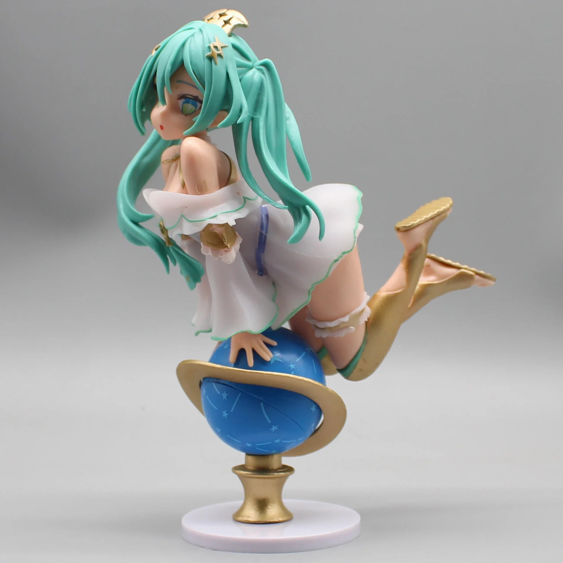 Figura Anime Hatsune Miku 17cm - Modelo Kawaii Acostada sobre un Globo | Estatua Sexy para Decoración de Escritorio y Regalo en Costa Rica - Tico Ofertas