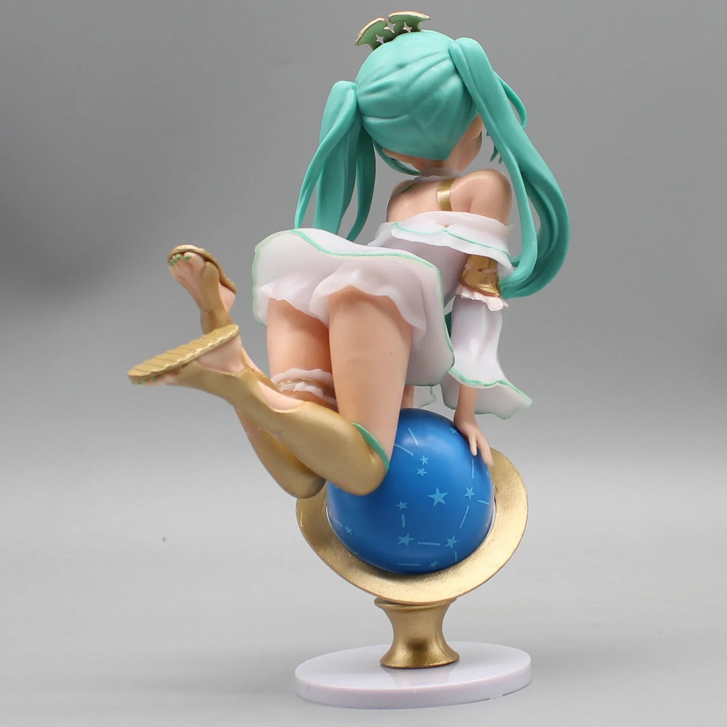 Figura Anime Hatsune Miku 17cm - Modelo Kawaii Acostada sobre un Globo | Estatua Sexy para Decoración de Escritorio y Regalo en Costa Rica - Tico Ofertas