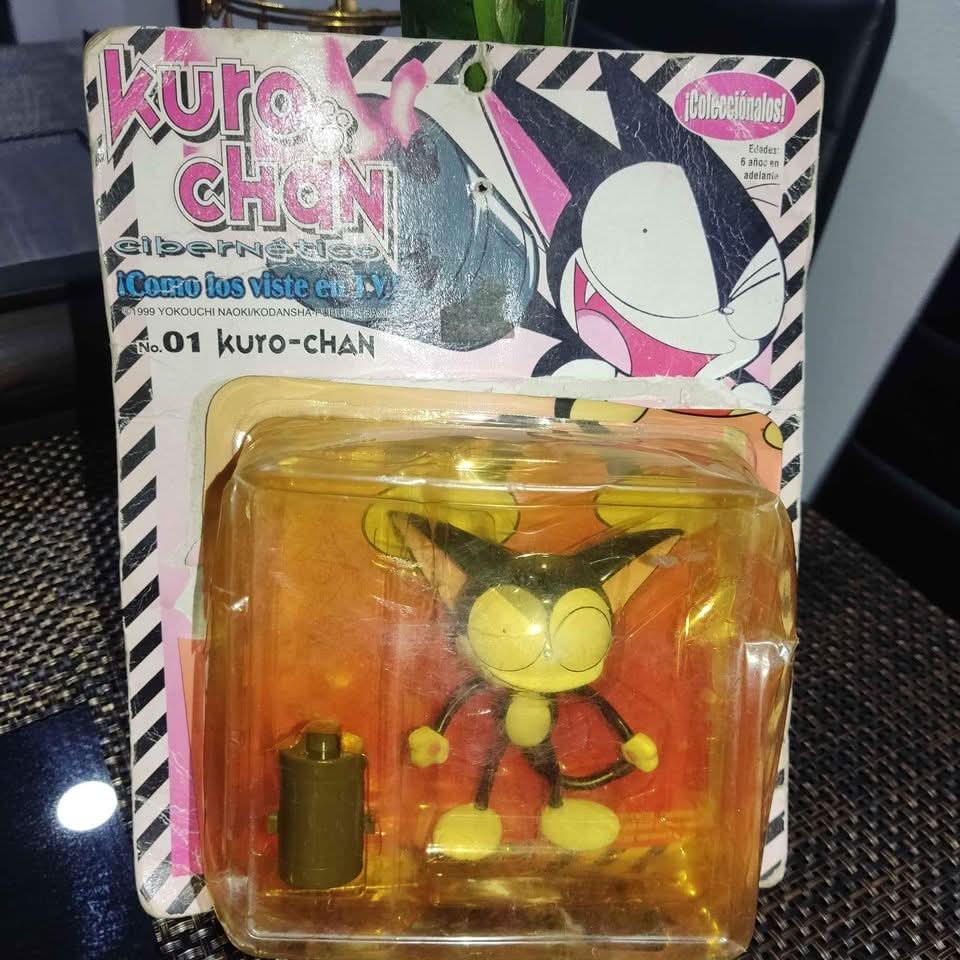 Figura de Kuro Chan de Tomy | Figura de Colección | Tico Ofertas Costa Rica
