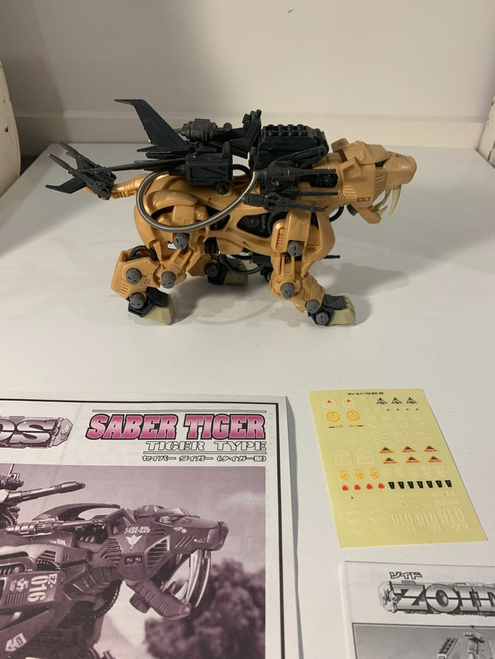 Modelo Figura Zoids | Saber Tiger Gold Ver. Limited Edition 1/72 | Tico Ofertas Costa Rica Bandai
